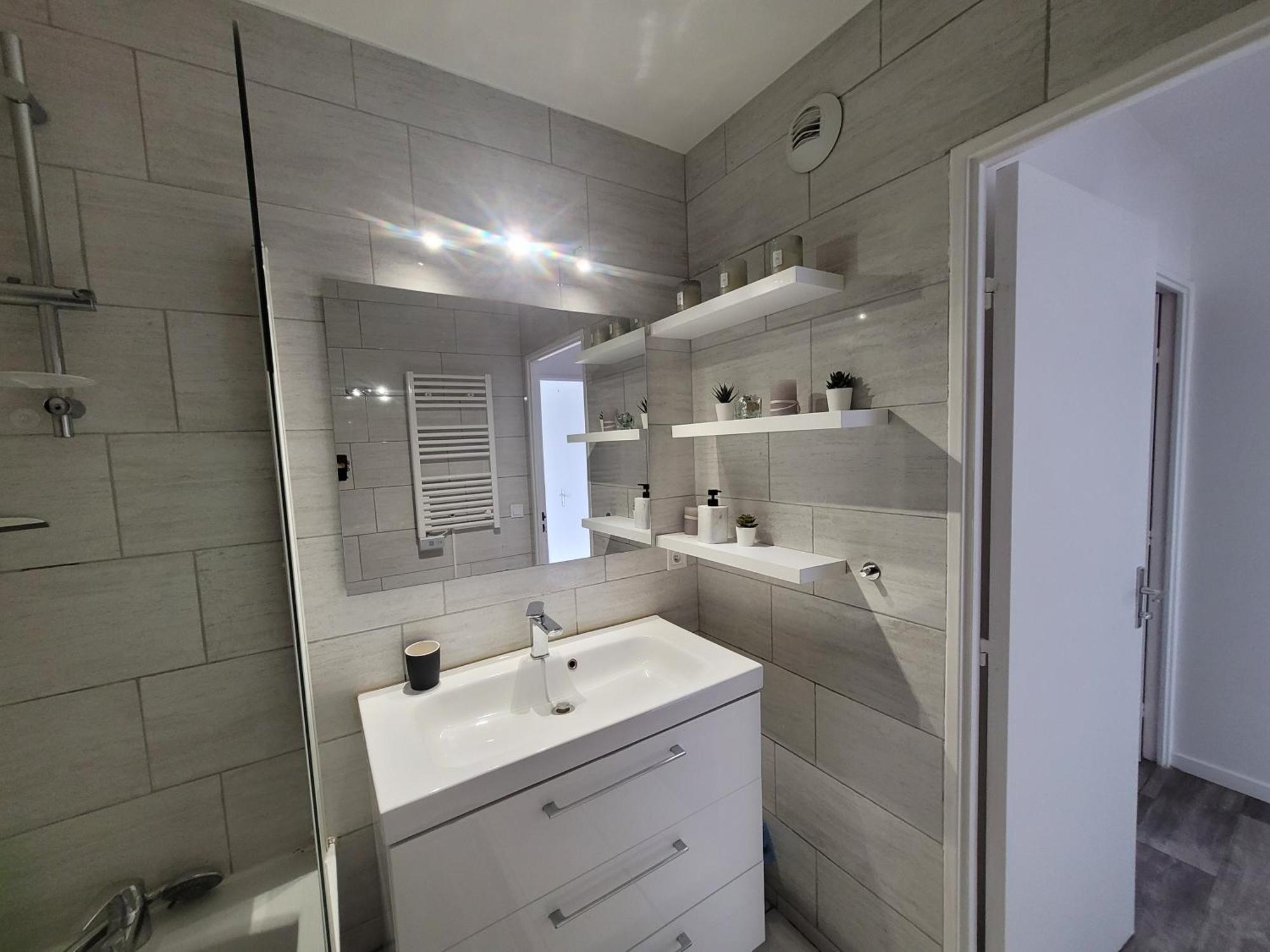 Appartement Parisian Retreat Pour 5 Personnes - 12 Min De Paris - Proche Gare à Deuil-la-Barre Extérieur photo
