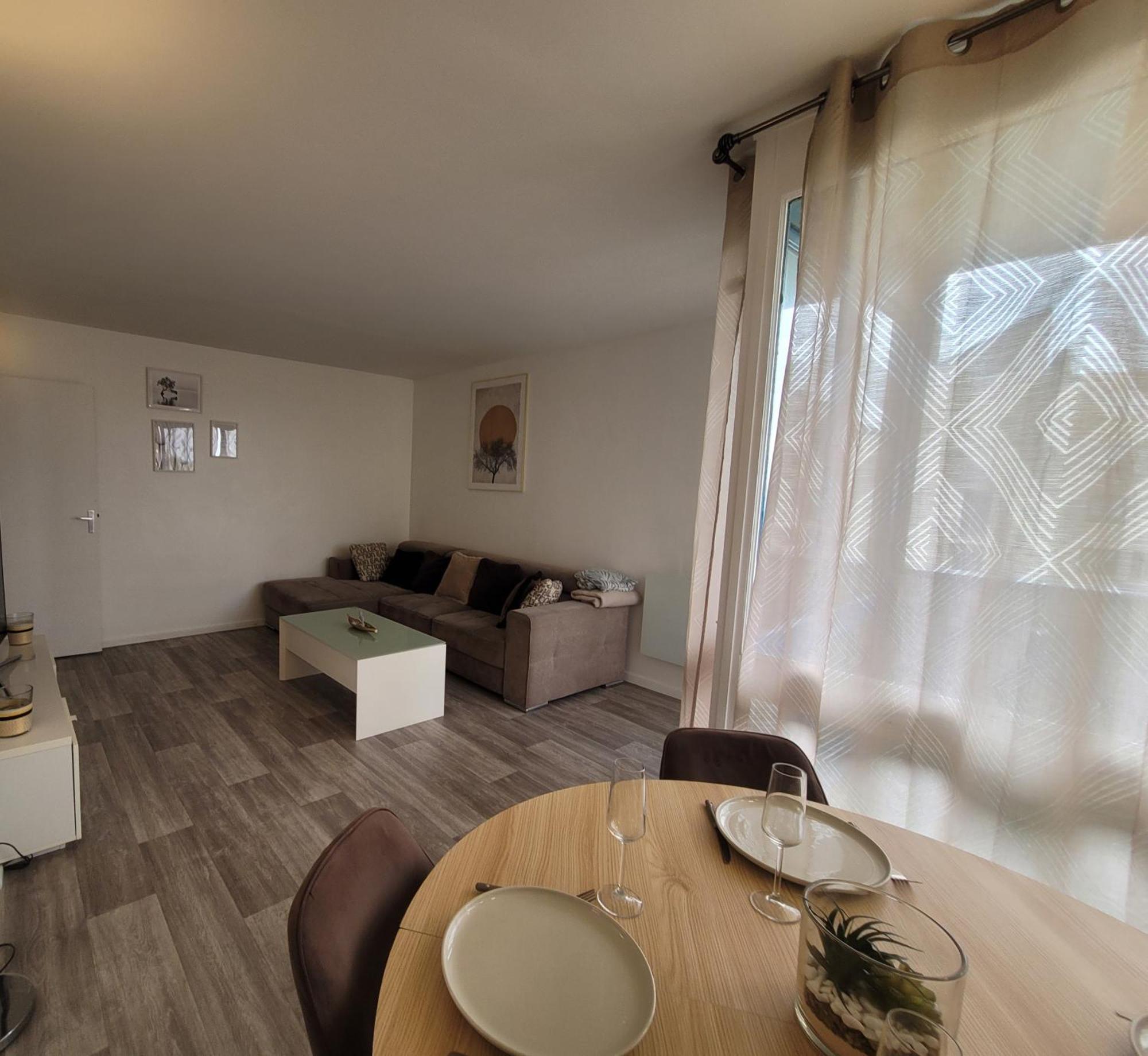 Appartement Parisian Retreat Pour 5 Personnes - 12 Min De Paris - Proche Gare à Deuil-la-Barre Extérieur photo
